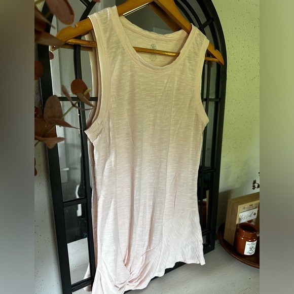 GAIAM Tops - Gaiam Women’s Light Pink Twist Front Tank